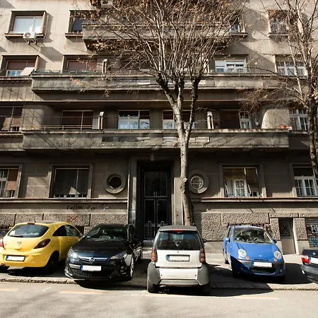 Central Family Nest Apartment